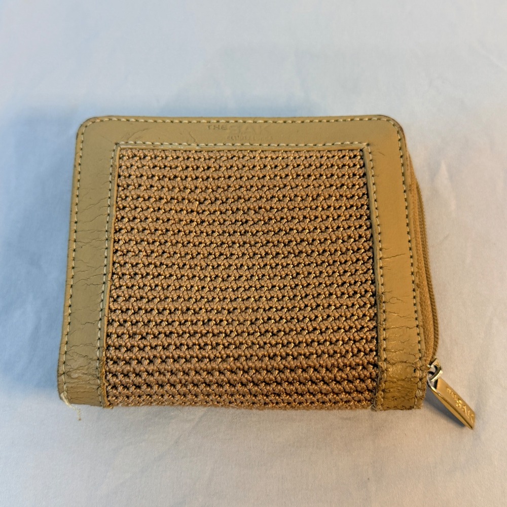 The Sak Elliot Lucca Tan Crochet Bifold Wallet Zip Coin Pocket ID Window